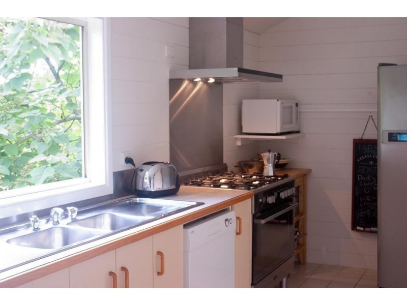 4 Currie Avenue, Tecoma VIC 3160