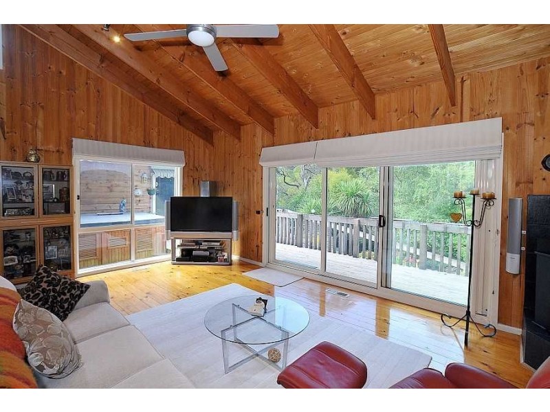 22 Florence Ave, Upwey VIC 3158