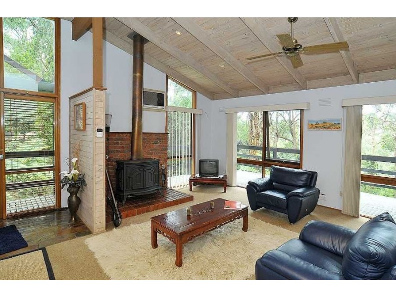 18 Centre Road, Upwey VIC 3158