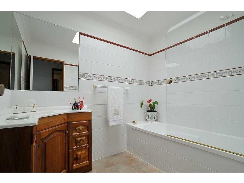 18 Centre Road, Upwey VIC 3158