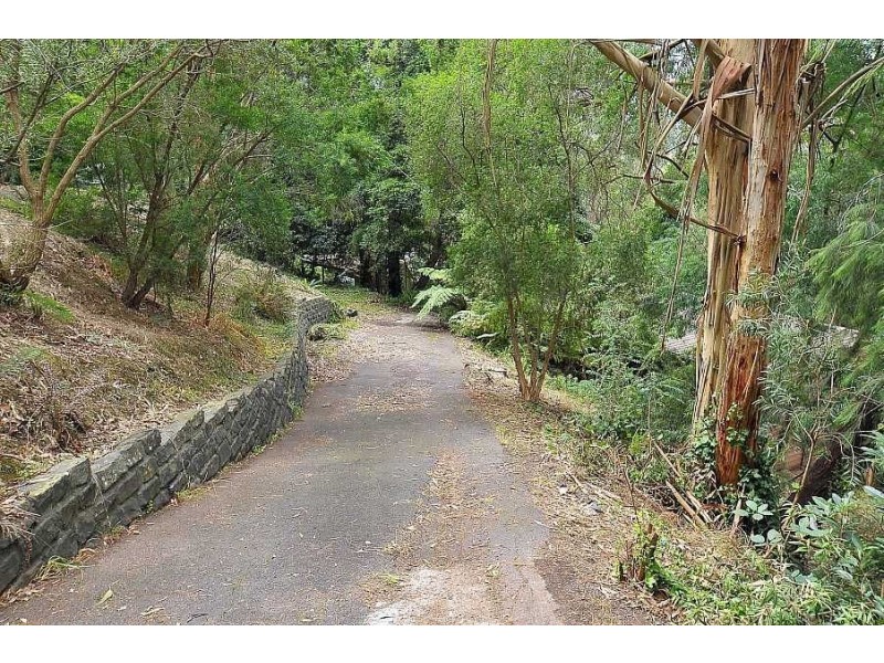 18 Centre Road, Upwey VIC 3158