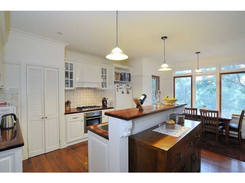 8 Oakland Avenue, Upwey VIC 3158