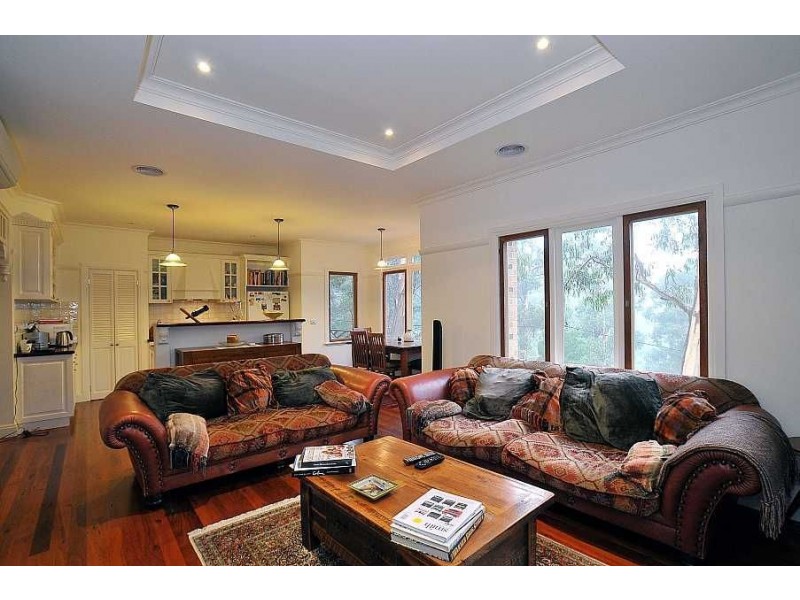 8 Oakland Avenue, Upwey VIC 3158