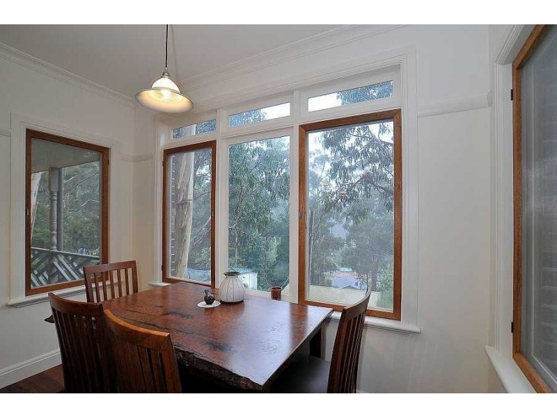 8 Oakland Avenue, Upwey VIC 3158