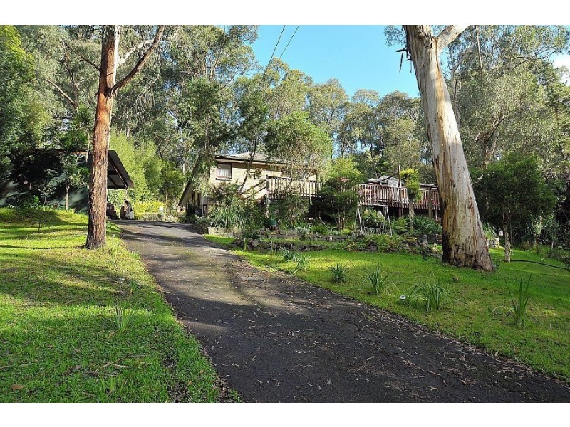 2 Banool Road, Selby VIC 3159