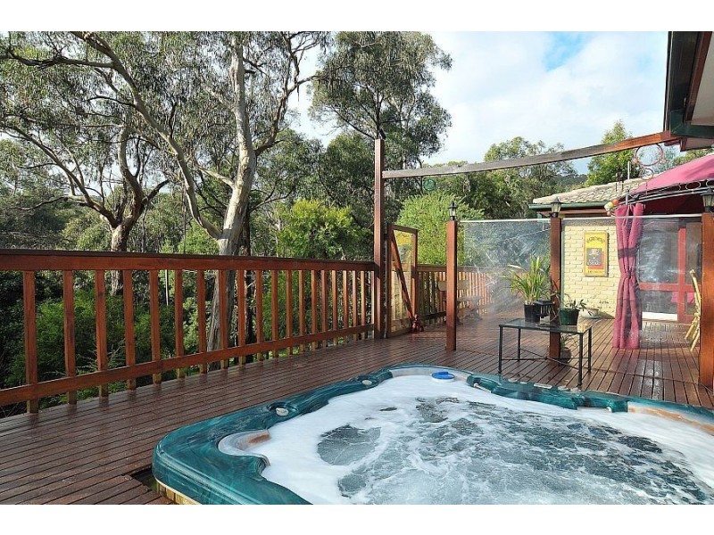 2 Banool Road, Selby VIC 3159