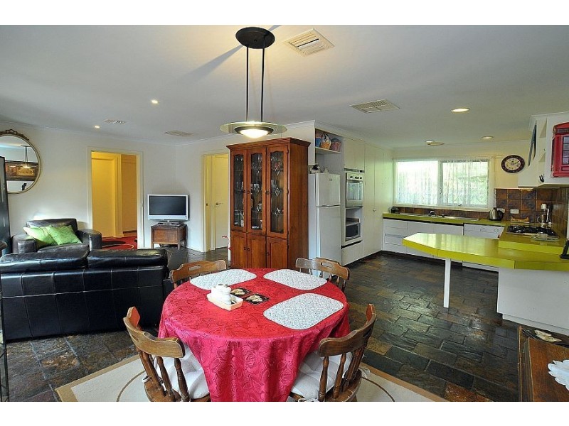 2 Banool Road, Selby VIC 3159