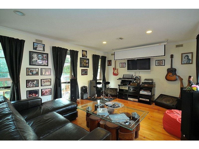 2 Banool Road, Selby VIC 3159