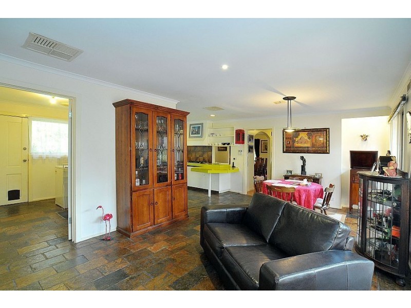 2 Banool Road, Selby VIC 3159