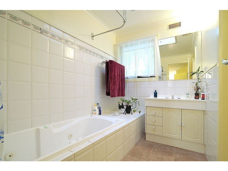 2 Banool Road, Selby VIC 3159