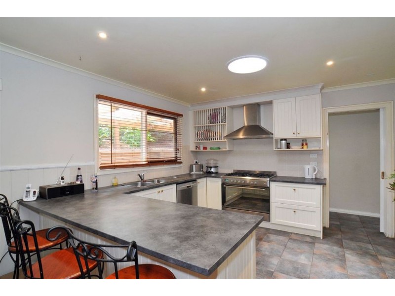 8 Lacey Street, Selby VIC 3159