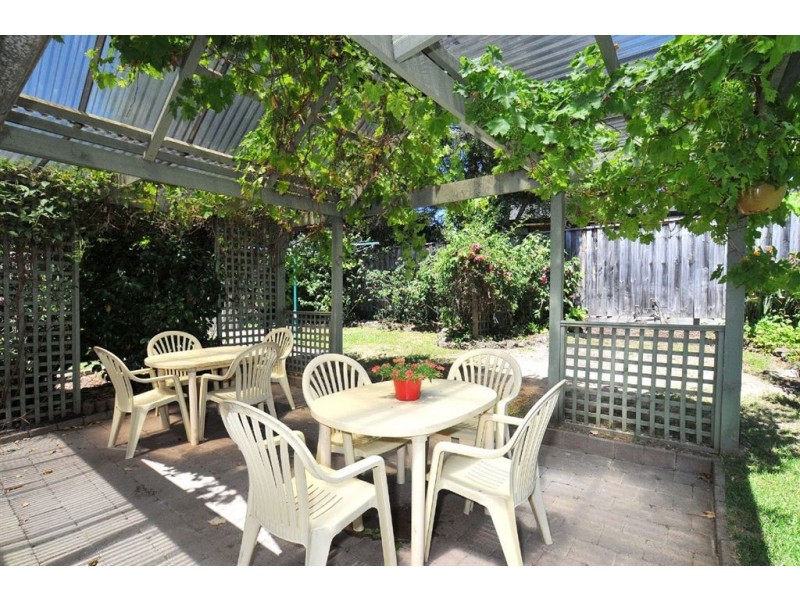 8 Chalmers Grove, Upper Ferntree Gully VIC 3156