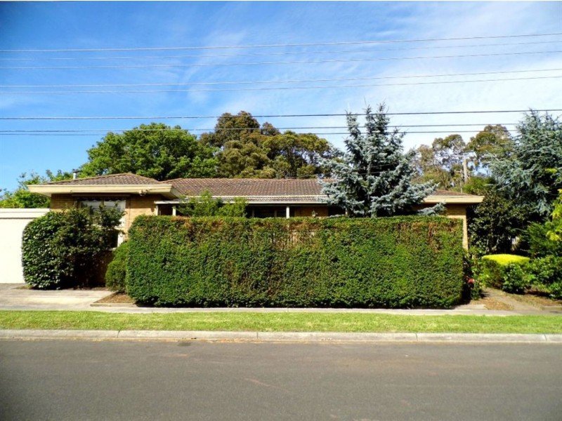 8 Chalmers Grove, Upper Ferntree Gully VIC 3156