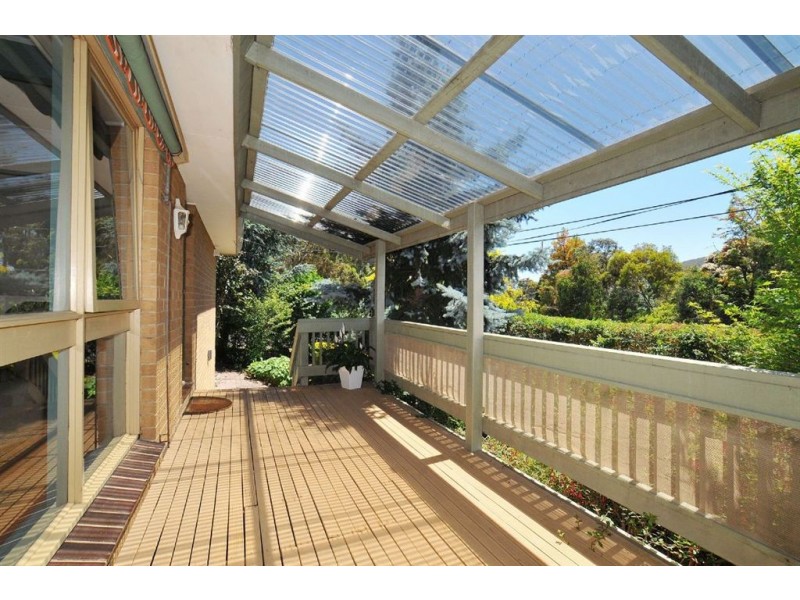 8 Chalmers Grove, Upper Ferntree Gully VIC 3156