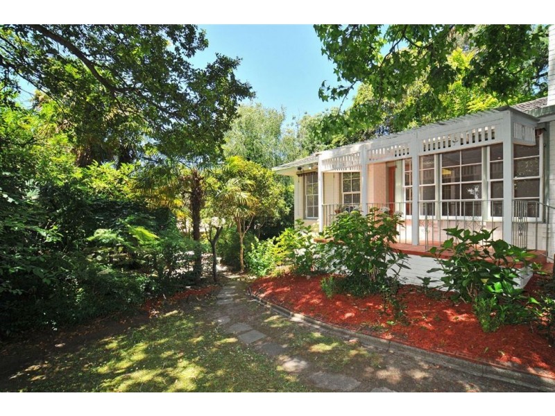 2A Clifford Grove, Tecoma VIC 3160