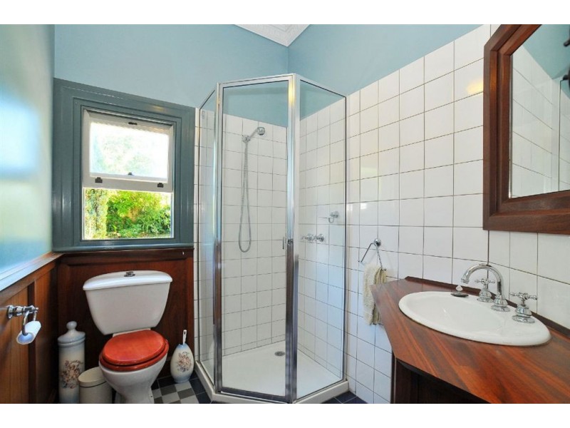 30 Birdwood Ave, Upwey VIC 3158