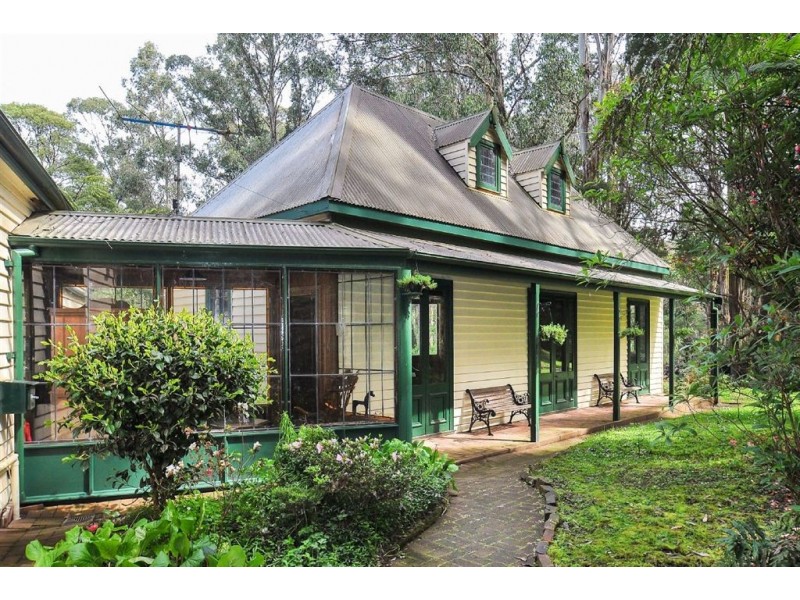 10 Lennox Grove, Sassafras VIC 3787