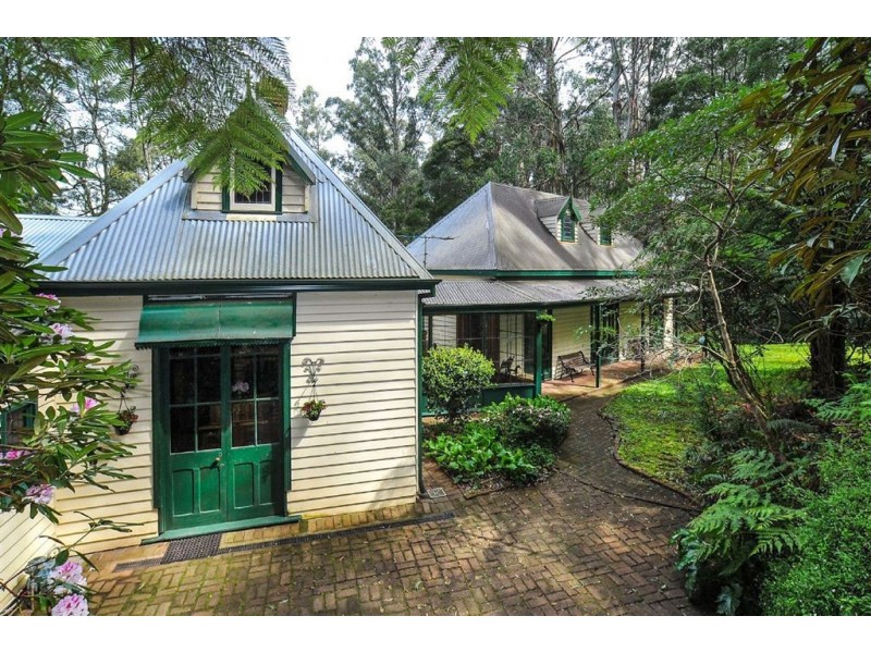 10 Lennox Grove, Sassafras VIC 3787