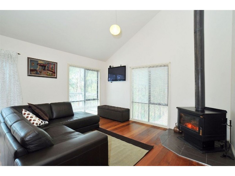 10 Janesdell Ave, Ferny Creek VIC 3786