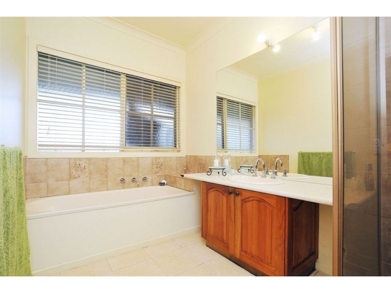 214 Courtneys Road, Belgrave South VIC 3160