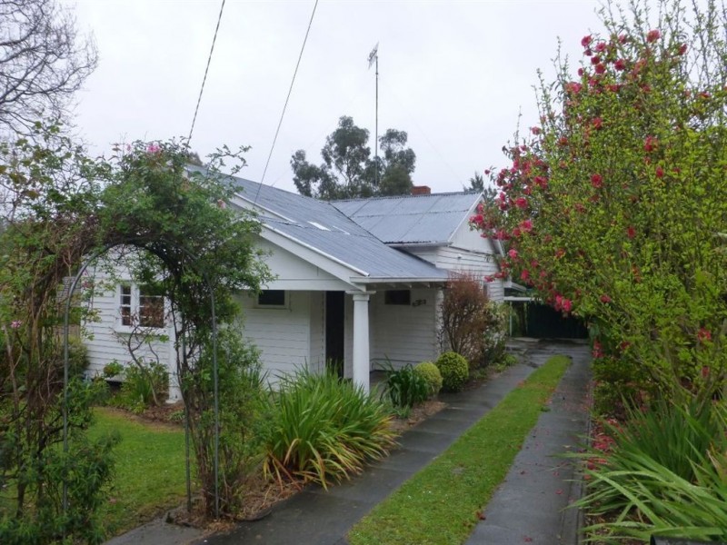 7 Talaskia Road, Upper Ferntree Gully VIC 3156