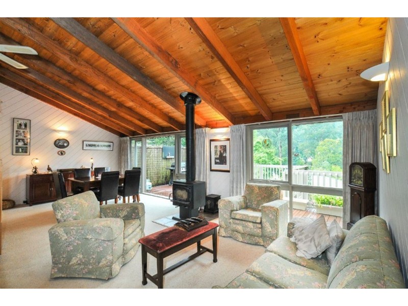 2 Pauline Avenue, Tecoma VIC 3160