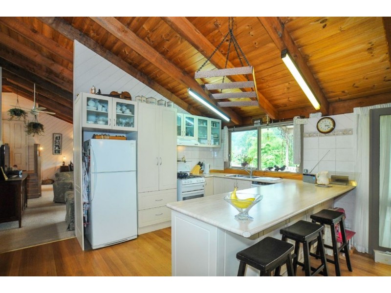 2 Pauline Avenue, Tecoma VIC 3160