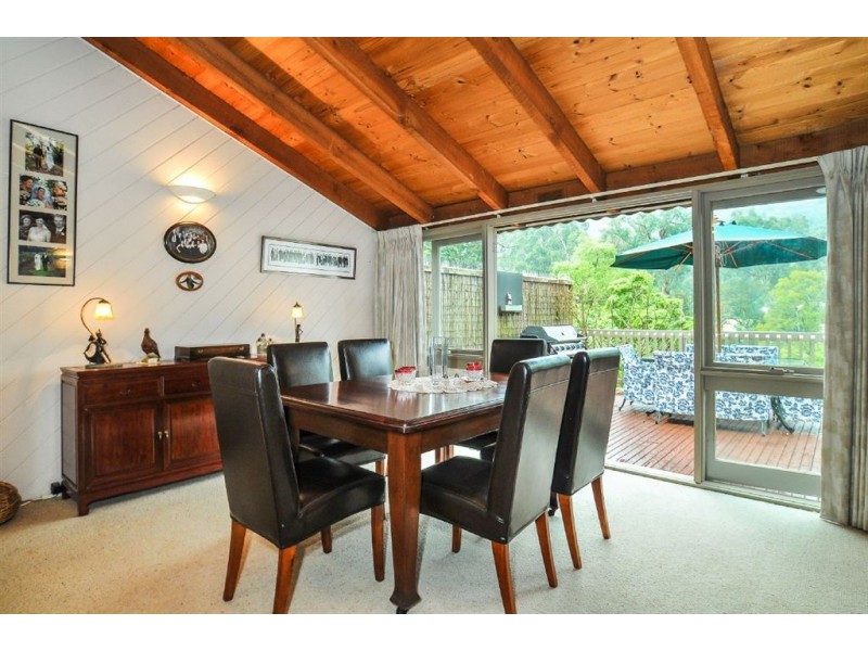 2 Pauline Avenue, Tecoma VIC 3160