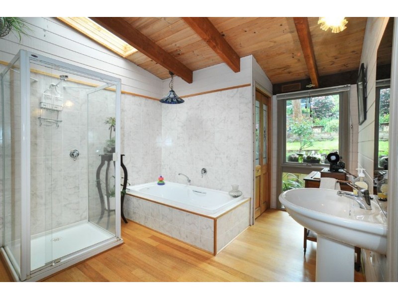 2 Pauline Avenue, Tecoma VIC 3160