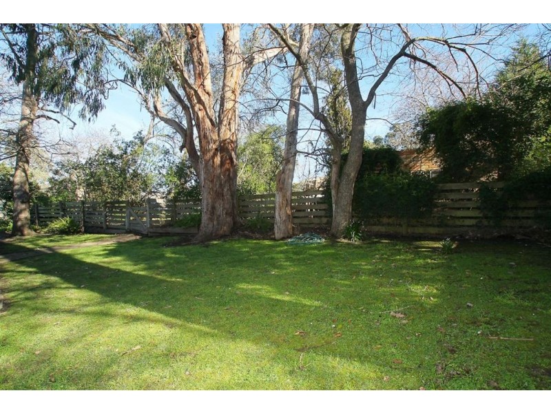 13 Deans Rd, Upwey VIC 3158