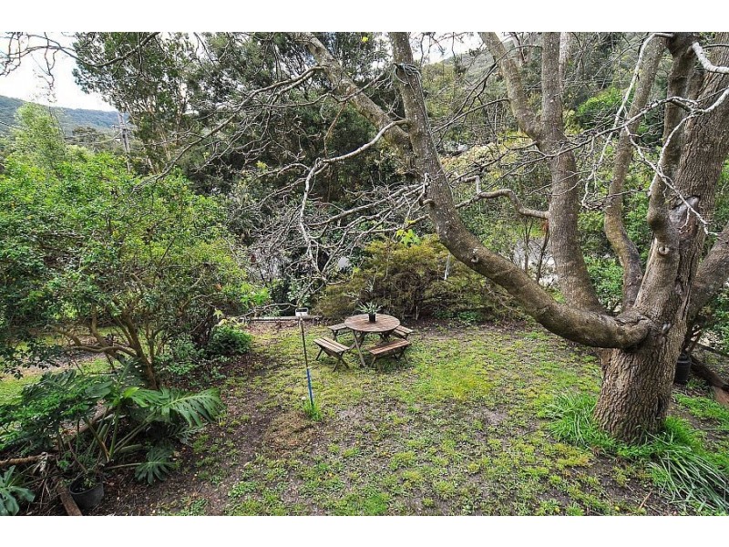 42 Ferny Creek Avenue, Upper Ferntree Gully VIC 3156