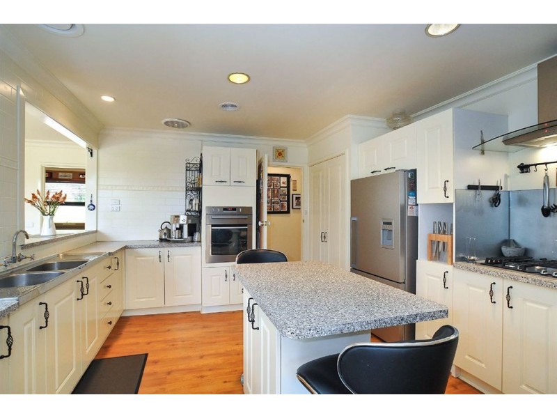 7 Batesleigh Road, Selby VIC 3159