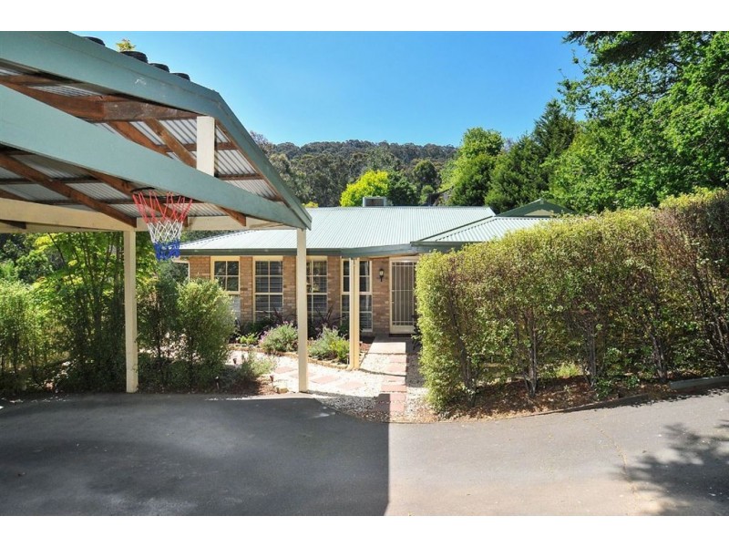 7 Batesleigh Road, Selby VIC 3159