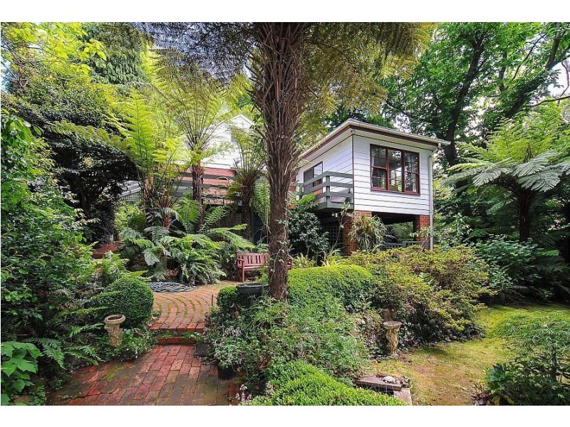 4 Cooloongatta Road, Sassafras VIC 3787