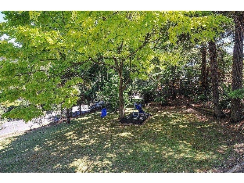 31 Hazel Grove, Tecoma VIC 3160