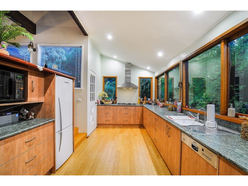 6 Pauline Avenue, Tecoma VIC 3160