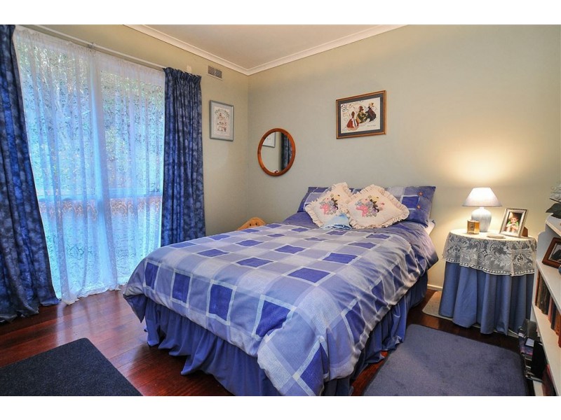 6 Pauline Avenue, Tecoma VIC 3160