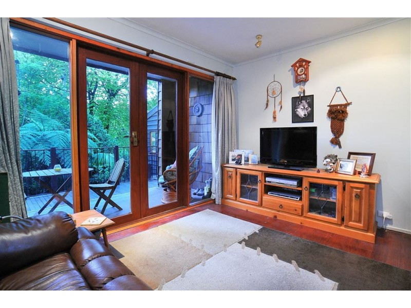 6 Pauline Avenue, Tecoma VIC 3160