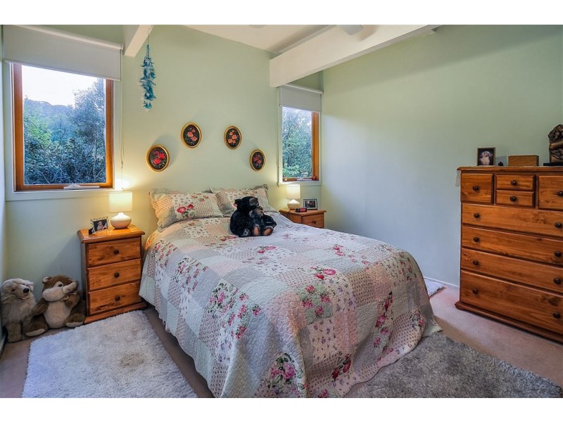6 Pauline Avenue, Tecoma VIC 3160