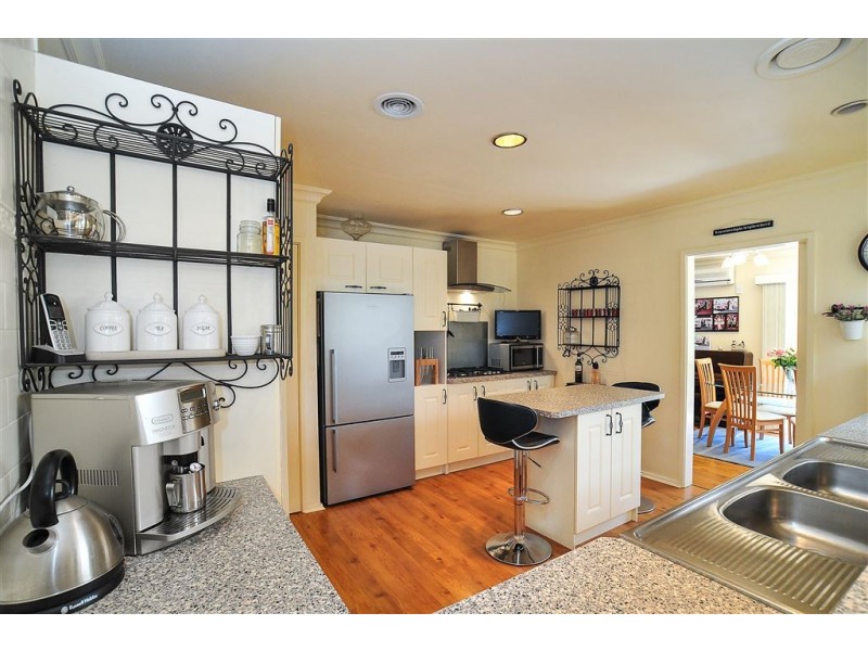 7 Batesleigh Road, Selby VIC 3159