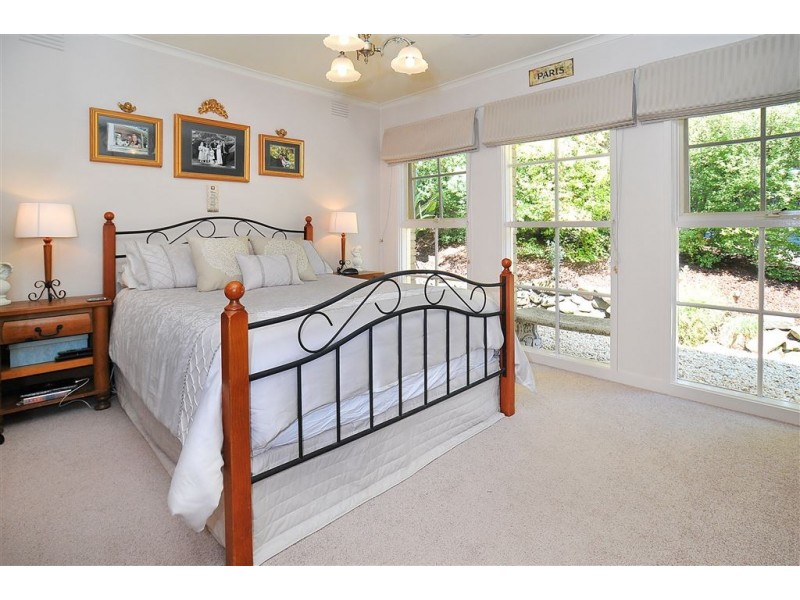 7 Batesleigh Road, Selby VIC 3159