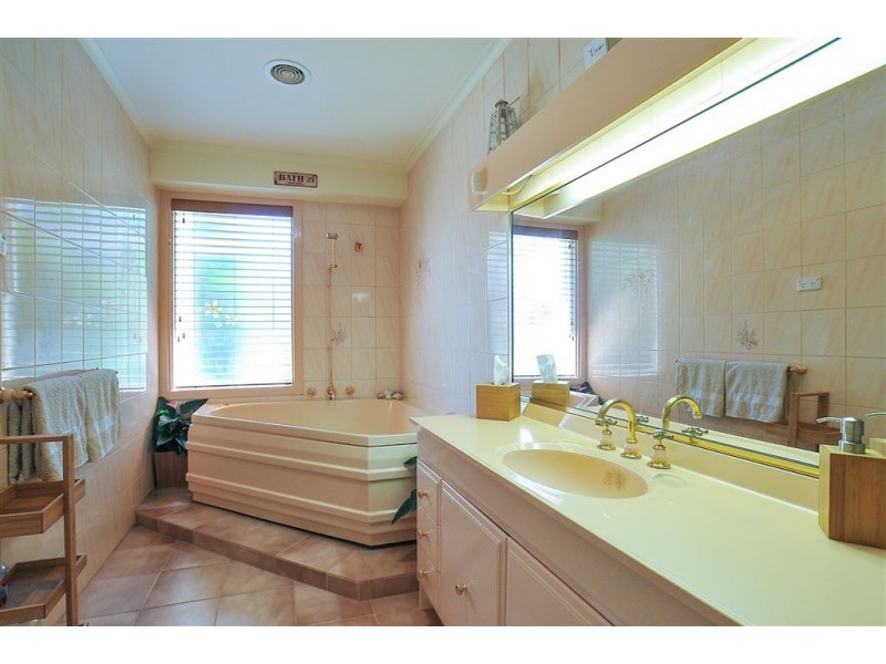 7 Batesleigh Road, Selby VIC 3159