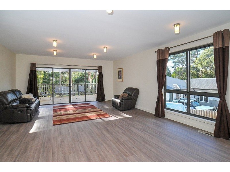 13 Bayview Avenue, Upwey VIC 3158