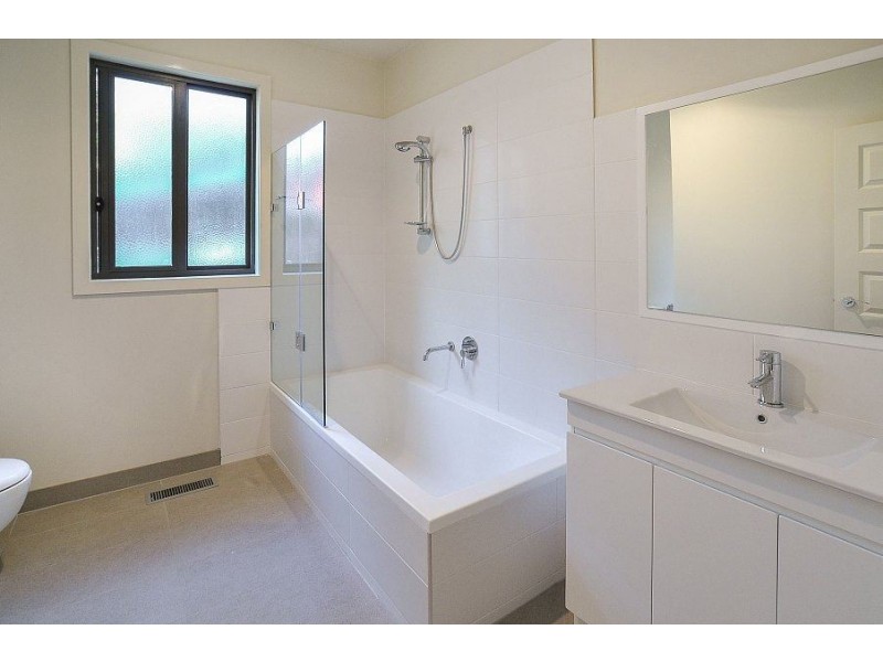 13 Bayview Avenue, Upwey VIC 3158
