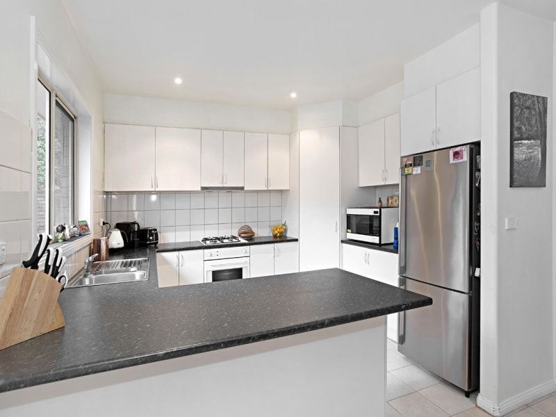 2/11 Newman Road, Croydon VIC 3136