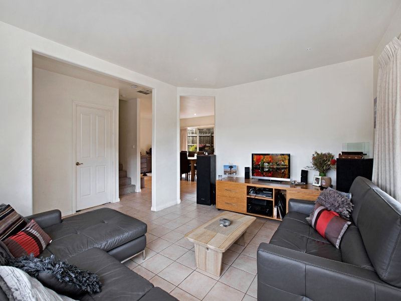2/11 Newman Road, Croydon VIC 3136
