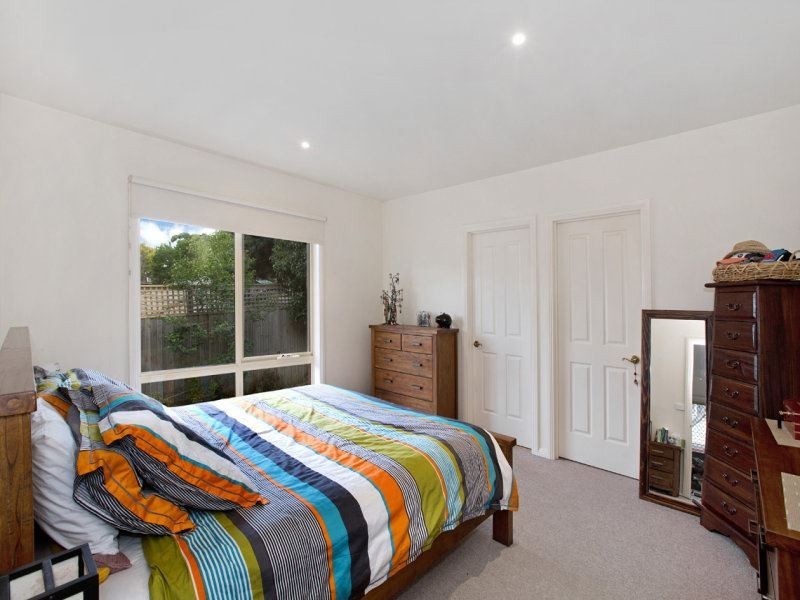 2/11 Newman Road, Croydon VIC 3136