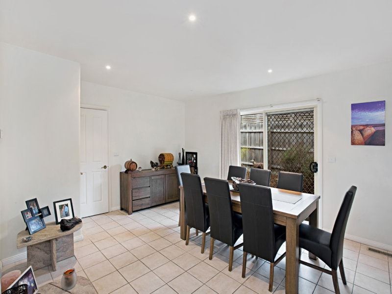 2/11 Newman Road, Croydon VIC 3136