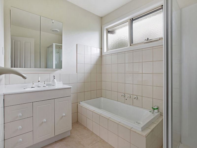 2/11 Newman Road, Croydon VIC 3136