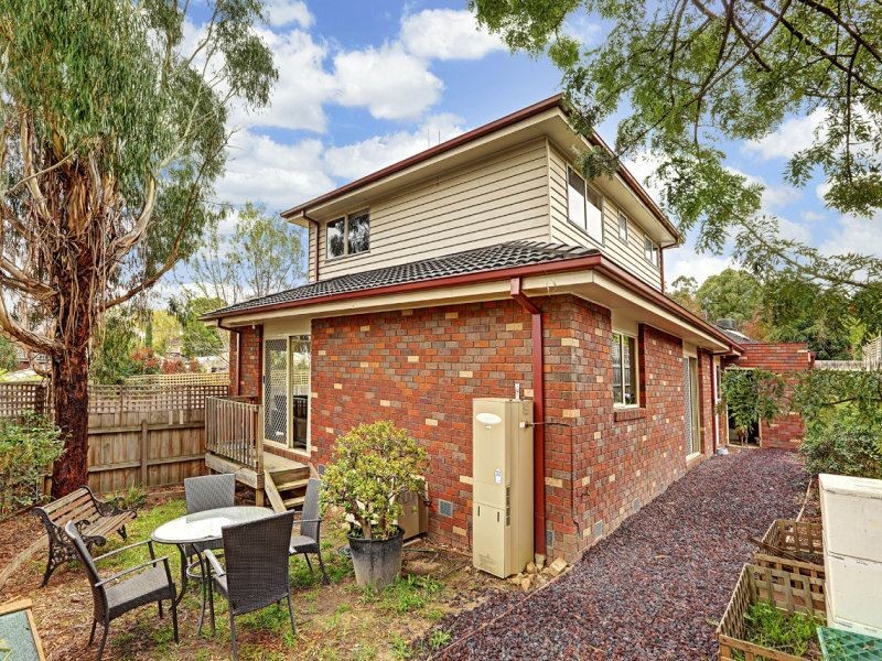 2/11 Newman Road, Croydon VIC 3136
